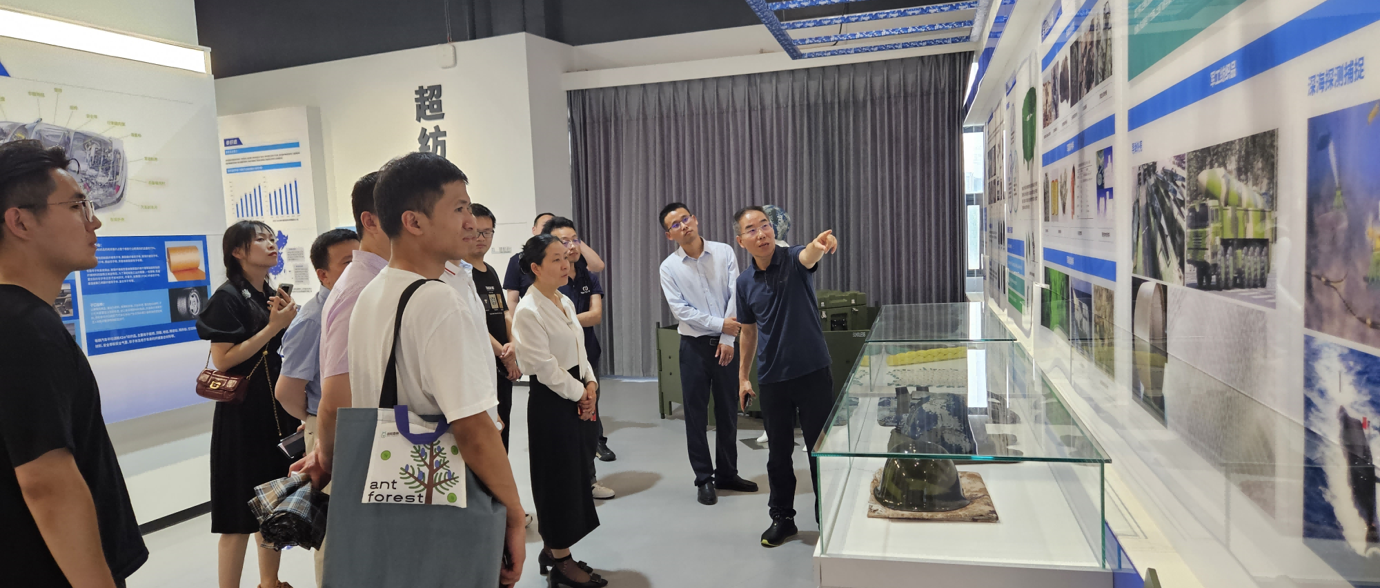 中南医院旅行尊龙凯时立异研究院相助高校武汉纺织大学，，，共探医纺连系立异之路